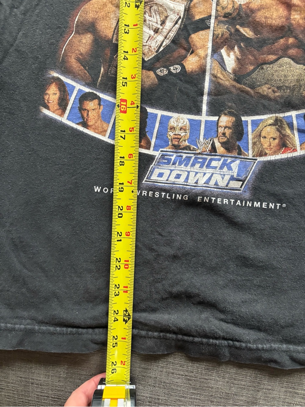 Vintage 2005 WWE RAW VS SMACKDOWN T-Shirt Size S John Cena Batista Flawed - Picture 8 of 8